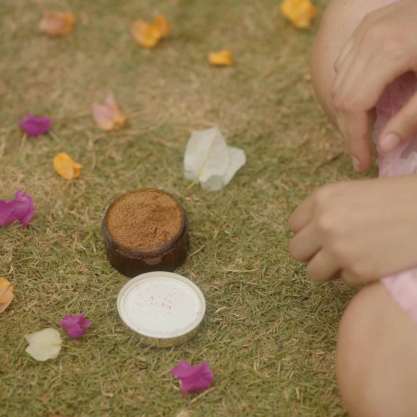 Sacred Glow: Red Sandalwood, Banyan Leaf, Sacred Lotus, Java Fig & Kantakari