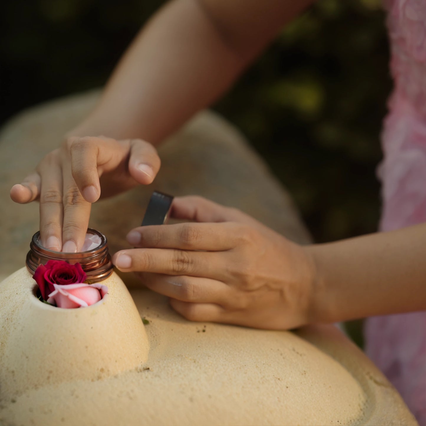 Rosehip Silk Spell : Rosehip, Cocoa Butter, Jojoba, Aloe Vera, Green Tea, Tulsi, Gotukola & Orange Mousse : Radiant Hydration Boost